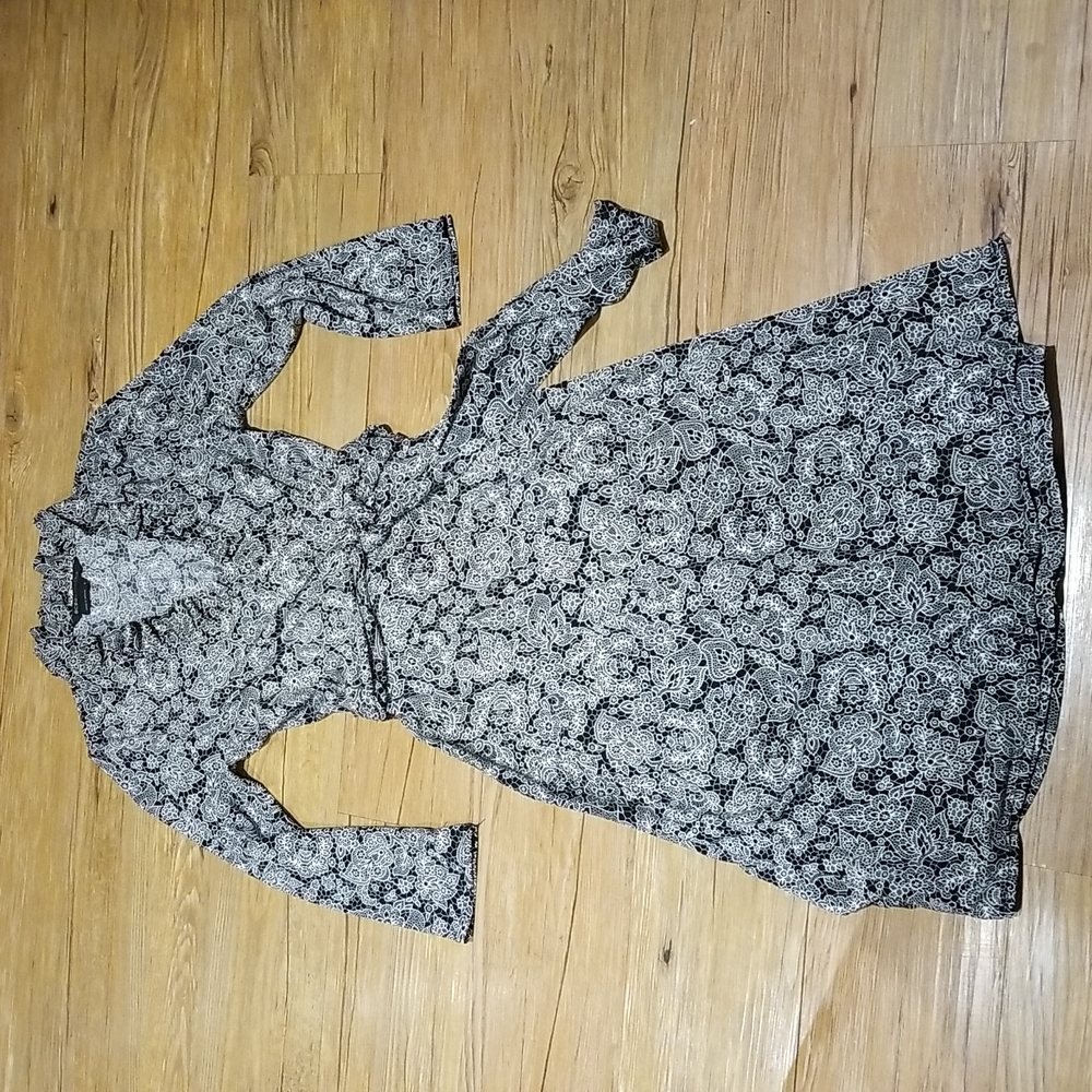 Super sexy wrap dress BCBG Maxazria black/white like new sz S w/ruffle c…